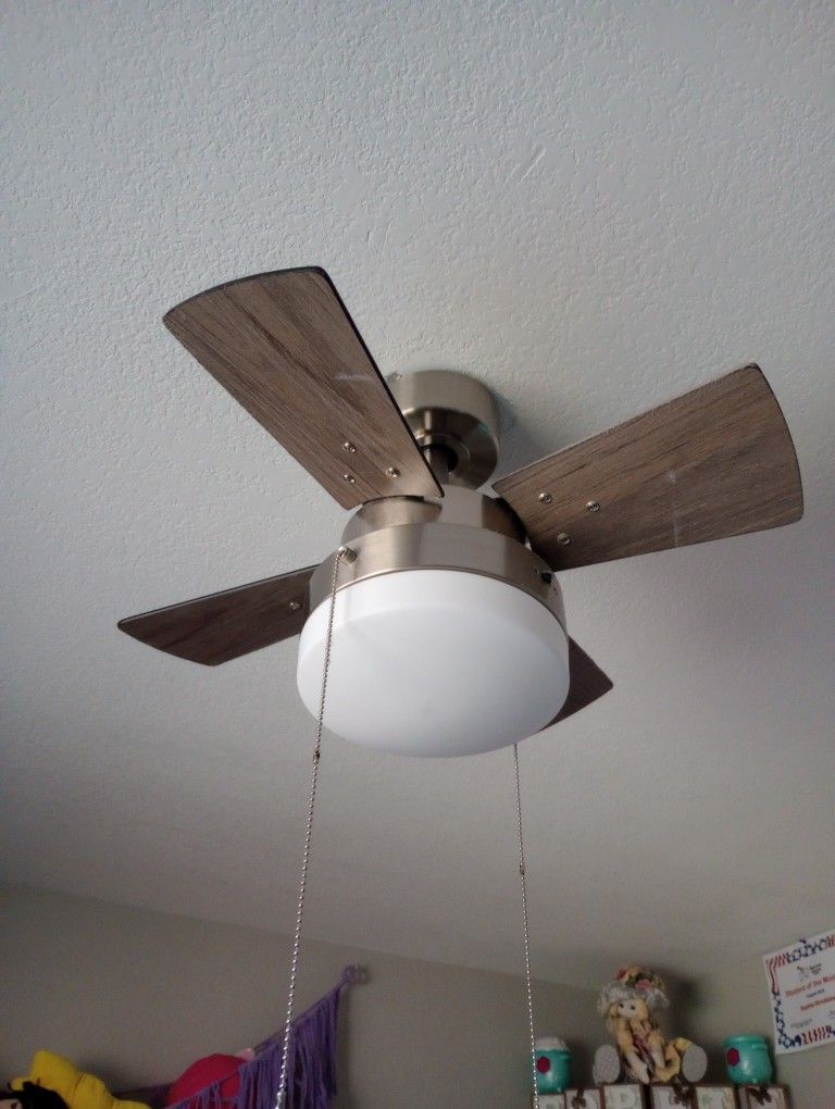 24 inch 4 Blade Ceiling Fan - LIKE NEW - EASY BUY $50