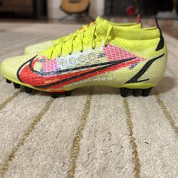 Nike mercurial green size 4