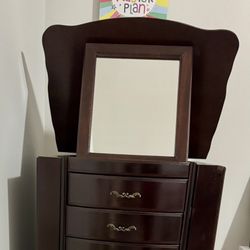 Standing jewelry chest