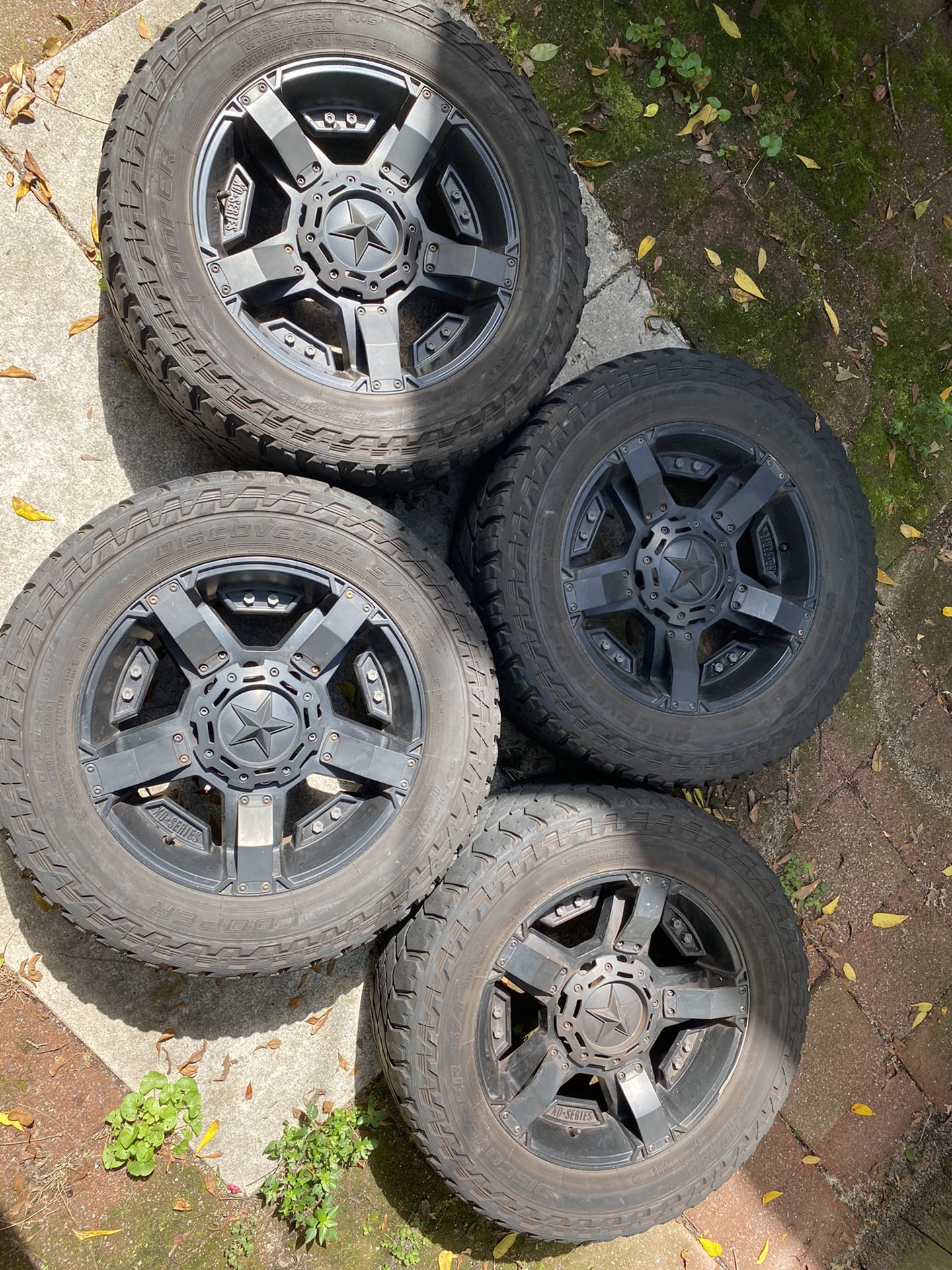 XD811 20" Wheels & Tires for Silverado 2500 Sierra 2500