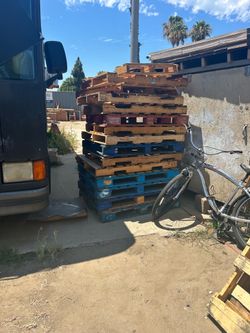Free pallets and wood