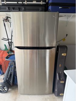 LG STAINLESS STEEL TOP FREEZER/REFRIGERATOR