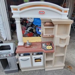 Little Tikes Play Kitchen