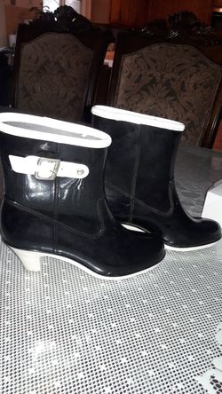 Womens rain boots