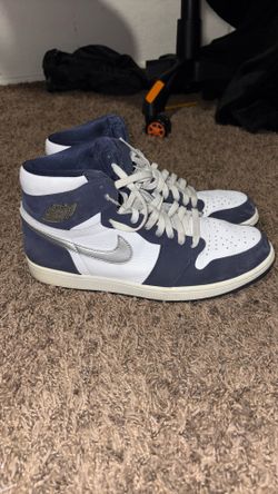 Air Jordan 1 Retro High "Midnight Navy" sneakers