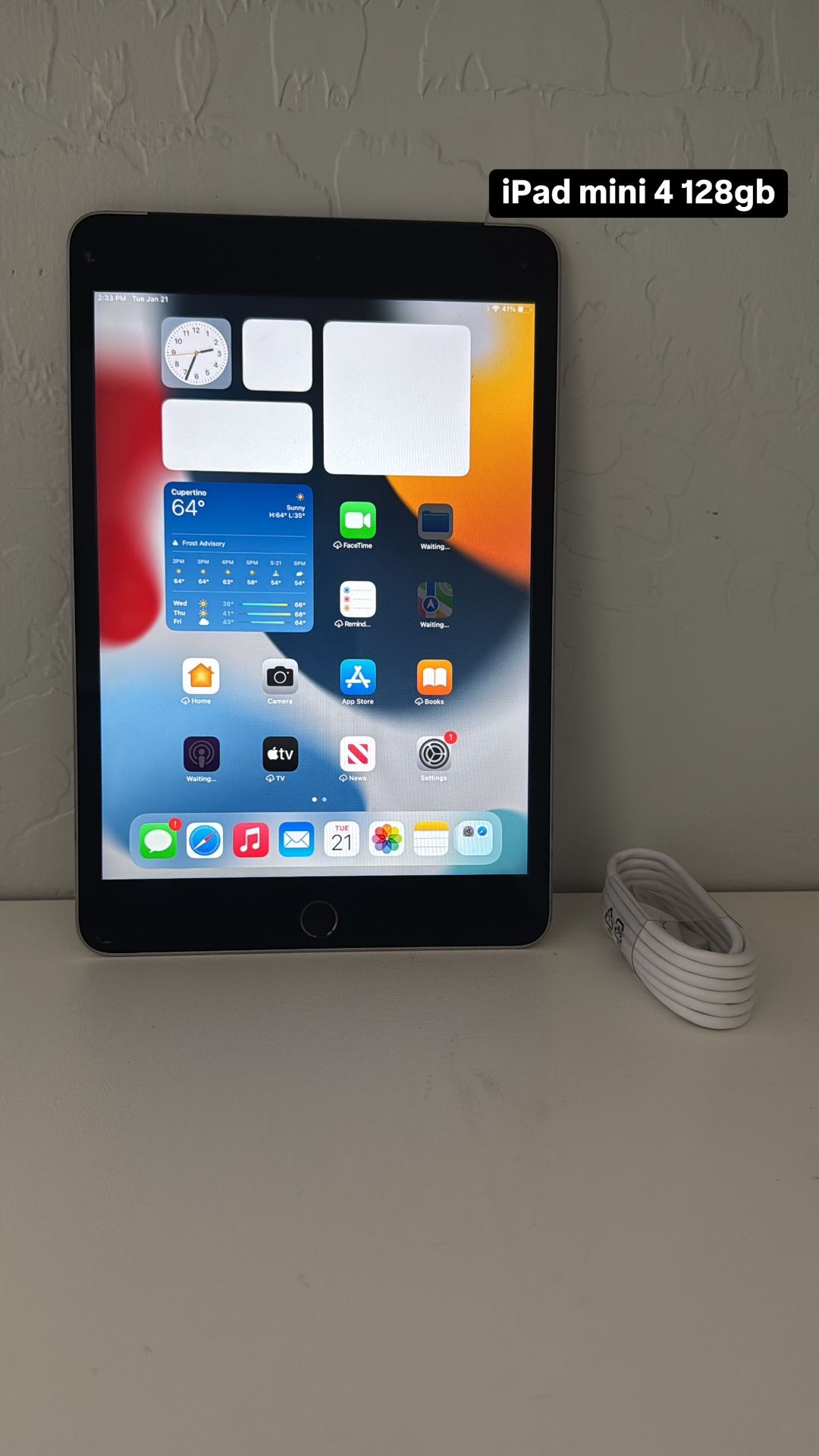 iPad Mini 4 128gb. Cellular! Like New And Unlocked!