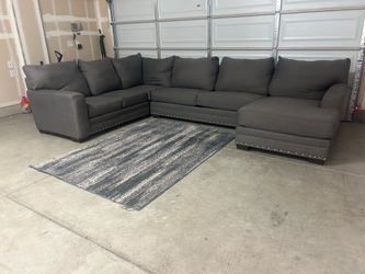 Beautiful 4pc Dark Grey Sectional – Excellent Condition