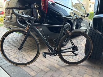 Cannondale Road Bike In Black Fully Upgraded