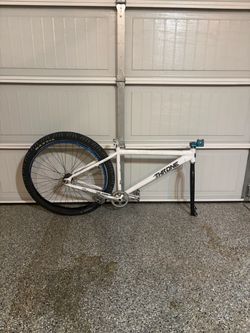 throne 29er only needs front rim seat and bars