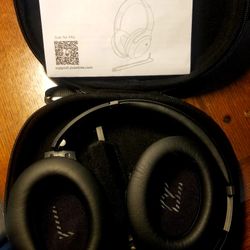 NEW!! Avantree Aria Pro!! Wireless Headset With Dongle USB. High Quality Sounds. New In The Box. I Have 2  Of Them.  Works With Computer/Xbox/Pc.