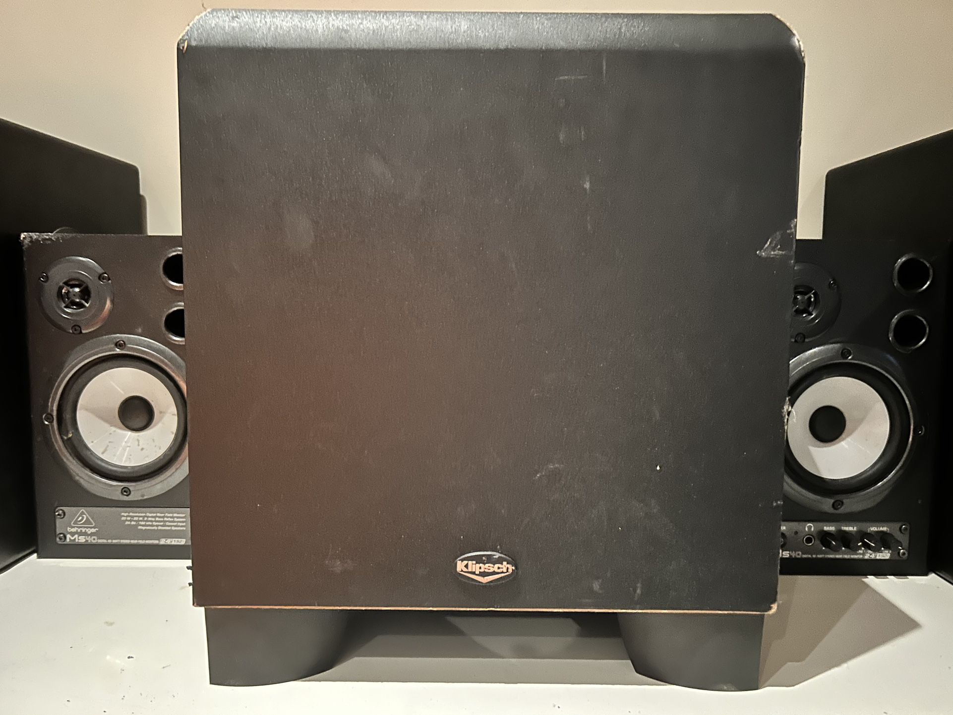 KLIPSCH SUBWOOFER THEATRE ROOM STUDIO
