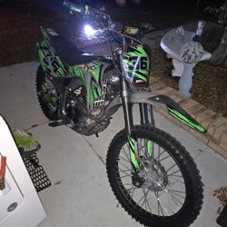 Dirtbike Custom 250 (Race Carb, Deleted Smog, Purple Cust. Hand Bars And Pro Grips, Race Fuel Line, New Tires And Rims)