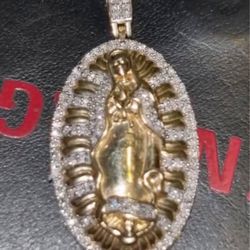 10KT YELLOW GOLD 1/4 CTW 37X17MM GUADALUPE MEDAL CHARM