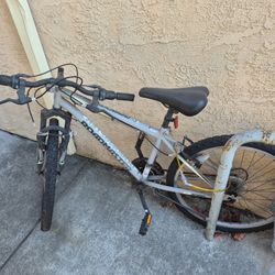 24-in Mountain Bike 15 $$