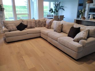 3 piece sectional couch beautiful shape must sell ASAP