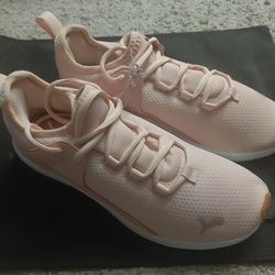 Womens Puma size 7