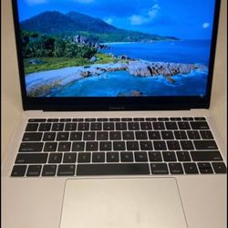 MacBook pro- Retina screen Mid 2017 -with original charger and cable