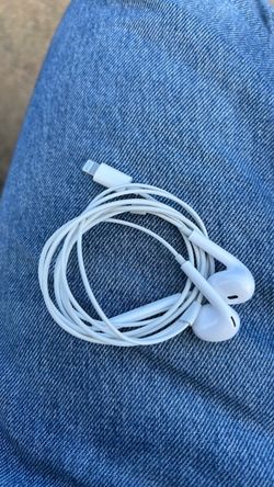 Apple iPhone beats earbuds