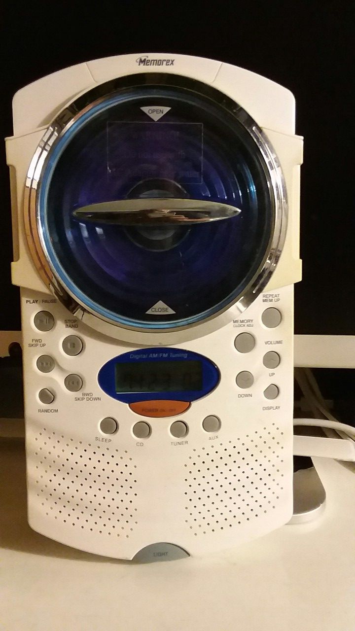 Memorex Shower Radio / CD Player Combination MC1008