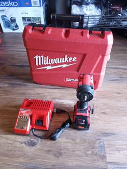 M18 FUEL 18V LITHIUM-ION IMPACT WRENCH