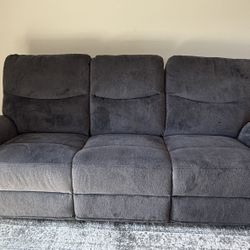 Modern Power Reclining Sofa with USB – Excellent Condition!