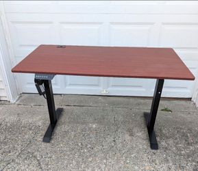 Adjustable height work station