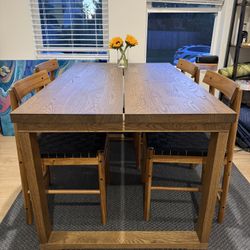 Beautiful Farmhouse / Rustic Dining Set - Like New