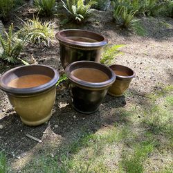 Ceramic pots 