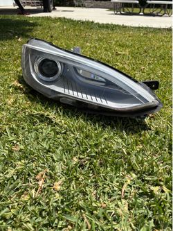 2015 Tesla model s passenger headlight