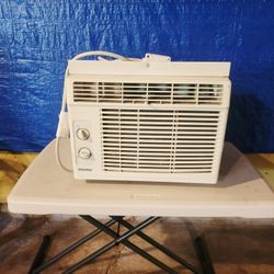 AIR CONDITIONER 5000BTU WINDOW AC UNIT 