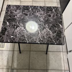 Table Like New No Damage Size 28 X20