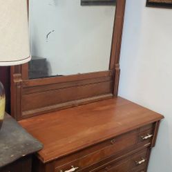 Dresser With Mirror 