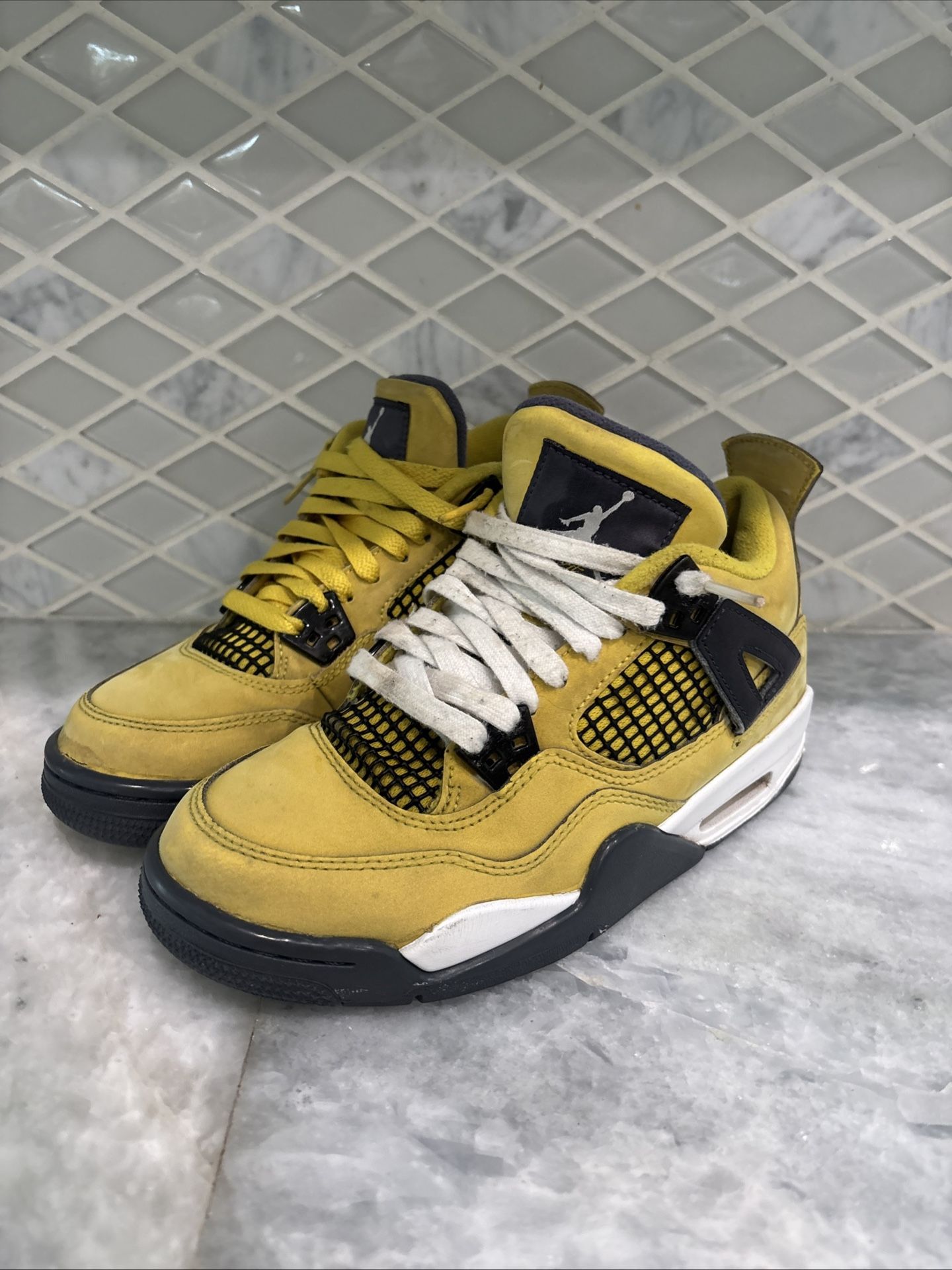 Nike Air Jordan 4 Retro Lightning 2021 CT8527-700 Size 4.5Y Authentic