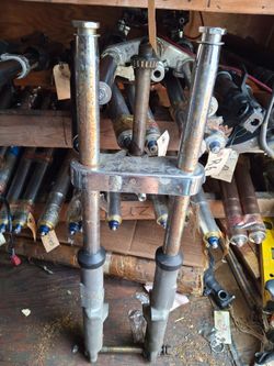 82 Harley Davidson Sportster Forks Sporty Front End Triple Tree XL 883 1200 Axle