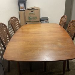 Nice Dining Room Table And 4 Chairs 