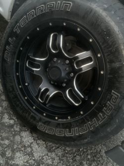 Black Rims Cheyy Mud tires