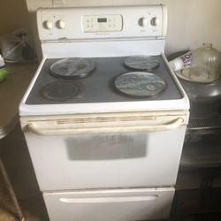 Old Stove/ Electric & Digital/Needs Cleaning!!!