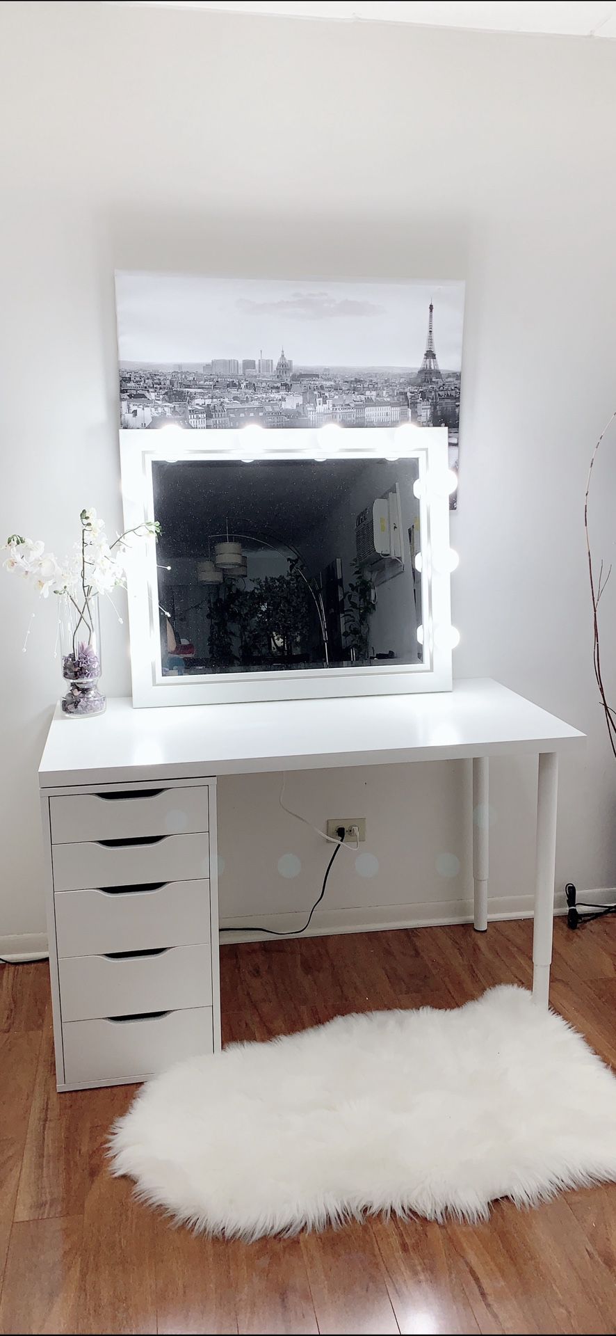 NEW vanity makeup table 5 deep drawers with large hollywood light mirror all new