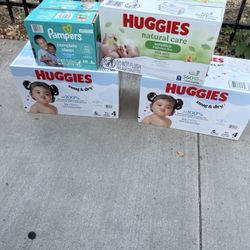 Diapers/wipes 