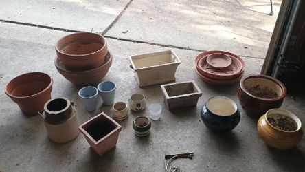 Ceramic and clay flower pots