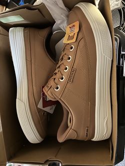 Sketchers slip-On’s