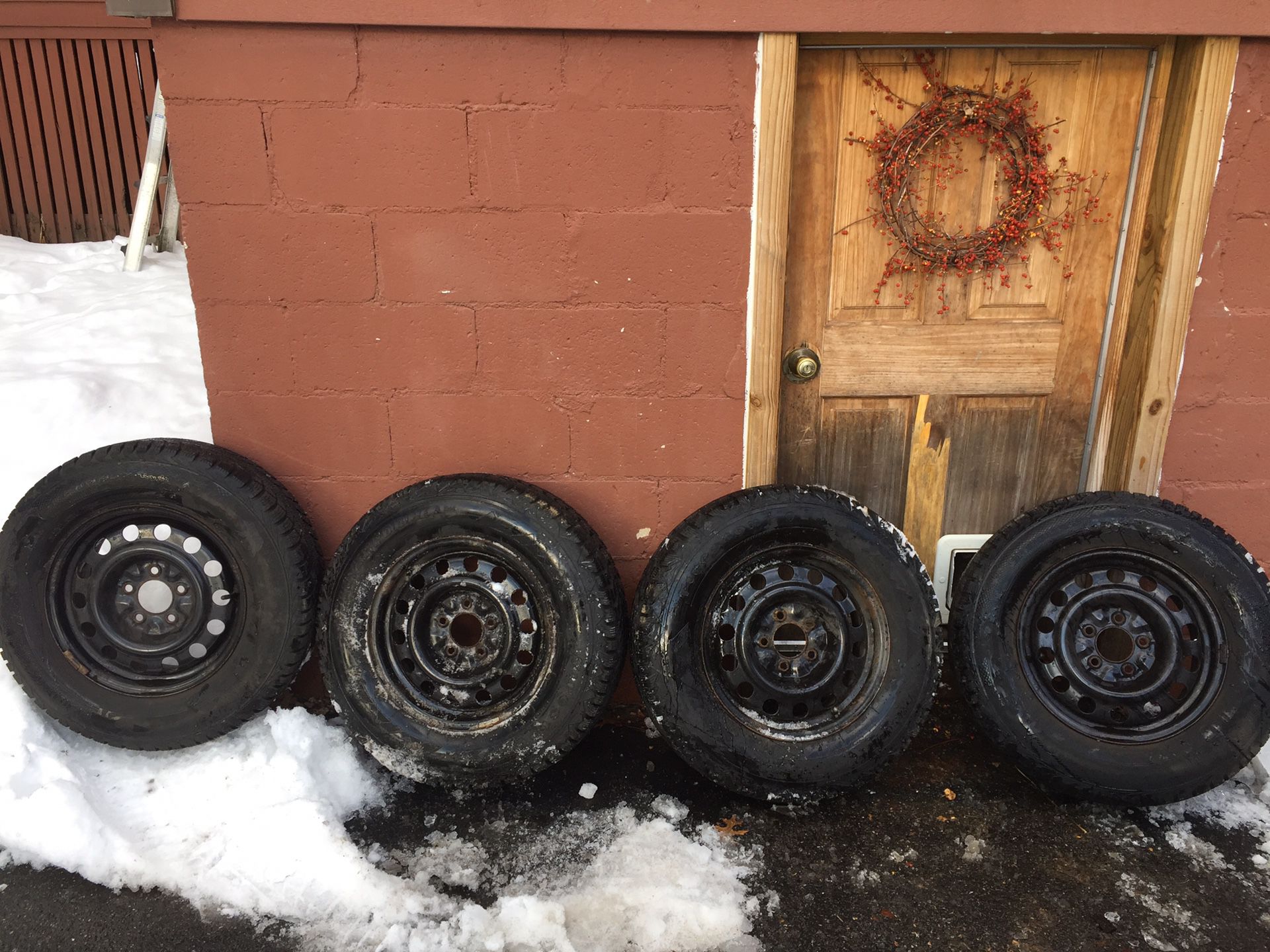4 215/70/R15 unused studdable snow tires