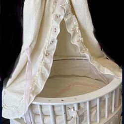 Beautiful Wooden Oval Bassinet/ Baby Crib