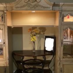 Entertainment center