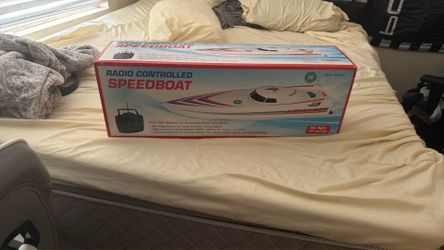 Radio controlled speed boat