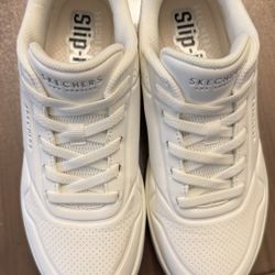 Sketchers Women Size 7