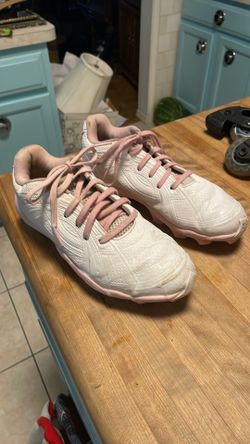 Size 4Y girls Underarmor sports cleats shoes