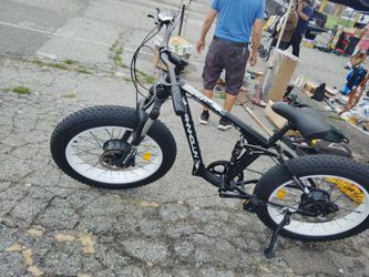 Bicicleta.  Brevas ...de . Disco....amortiguadores.    .en. Adelante .... ...cómo .se . Mira llantas.  .grandesy