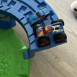 Hot Wheels Monster truck Track 