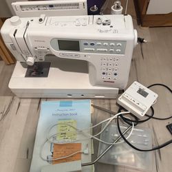 Memory Craft 6600 Pro Sewing Machine